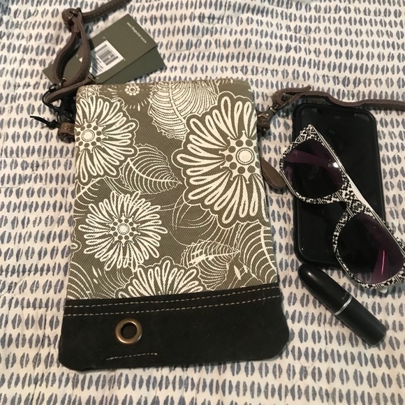 Myra Bag Handbags - 🍃 Myra green floral crossbody travel purse ♻️